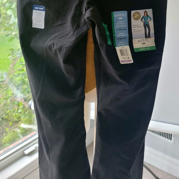 Plus Size 18 M Riders by Lee Women's Deep Dyed Mid-Rise Bootcut Denim Jeans - Picture 6 of 7